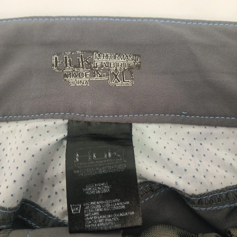 Huk Performance Fishing Shorts Mens XL Gray Blue Scales Board Shorts Zippered